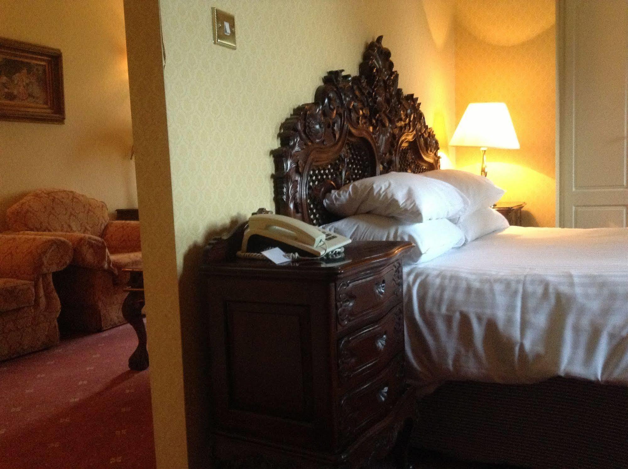 Brook Hall Hotel Childer Thornton Kültér fotó