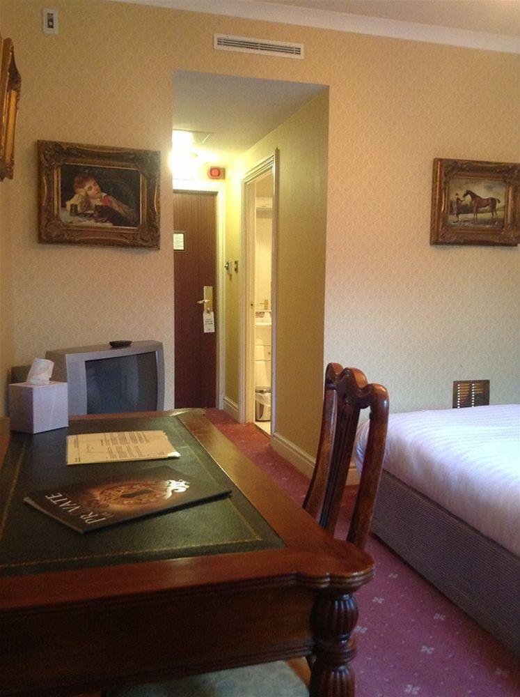 Brook Hall Hotel Childer Thornton Kültér fotó